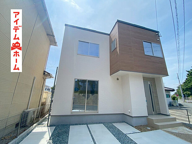 【 1号棟外観写真】 当日の案内も可能です♪
お気軽にお問い合わせください!