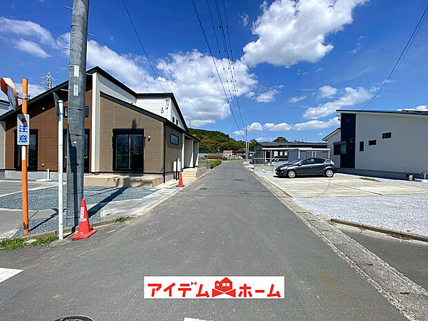 【前面道路写真】当日の案内も可能です♪
お気軽にお問い合わせください！