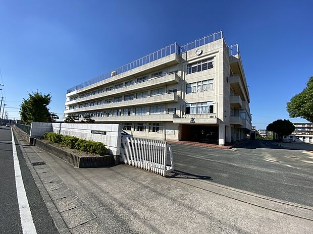 豊橋市立東部中学校(約1,600m)