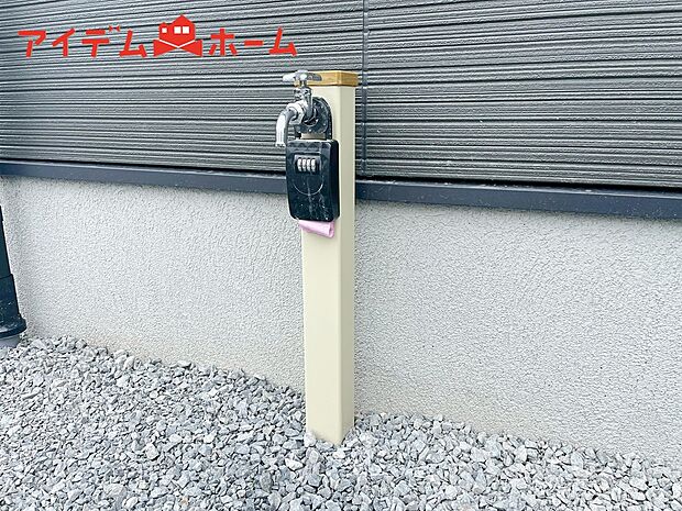 【1号棟 立水栓】ガーデニングや洗車に便利な立水栓付き。
外で汚れてしまった靴や服の汚れも家に入る前にきれいにできます。