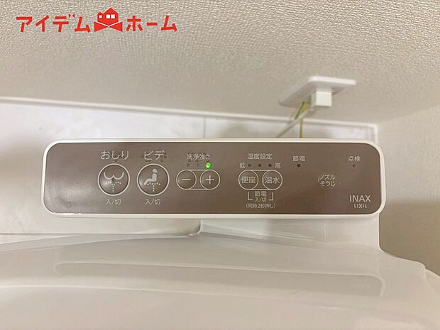 【3号棟 温水洗浄便座】誰でも簡単にボタンひとつでお湯はり、追い炊き、温度調整まで可能です。
キッチンからの操作も出来ますので大変便利です。
