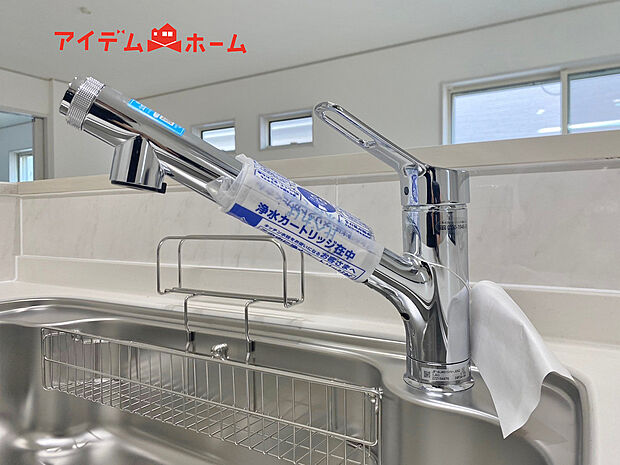 【2号棟 浄水器内蔵型水栓】しっかりと塩素を除去。毎日おいしいお水を楽しめます。
塩素によるお野菜のビタミン破壊も抑止出来ます。