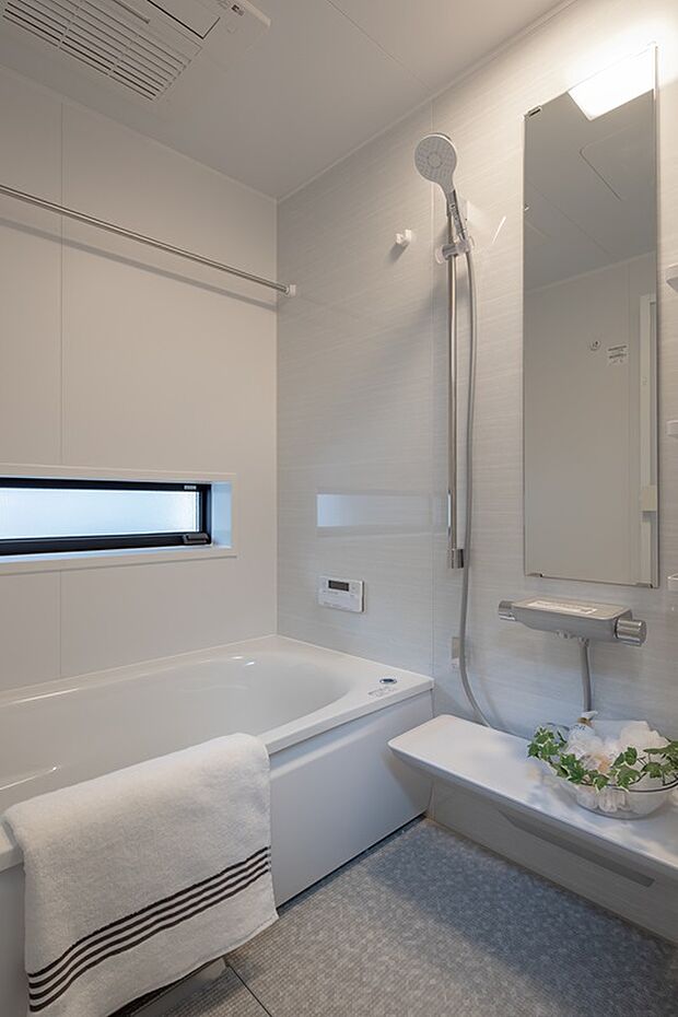 【■浴室■】ゆとりある広さのバスルーム。一日の疲れもゆったりと癒せそうです。