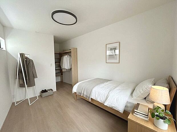 【洋室】■洋室■お子様の憧れのマイルーム。机やベッドなど配置してもゆとりのあるスペースを確保し寛ぎの空間に。※掲載の家具・小物は生成イメージで、実際の設置状況と異なります。