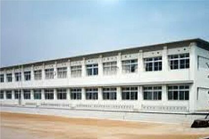 宇部市立西岐波小学校 260ｍ(徒歩4分)