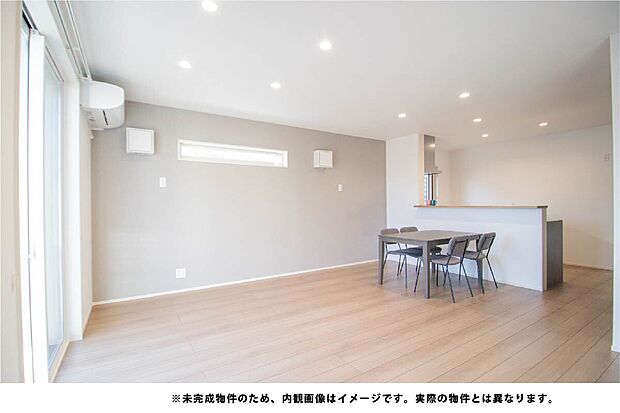 【見守れる安心キッチンカウンター】家事をしながら子どもの様子を見守れるカウンター付き。お手伝いや宿題もそばでできて安心です。