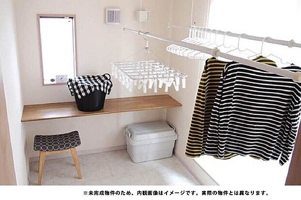 【家事がラクになるランドリールーム】洗濯から室内干しまで一カ所で完結。家事が効率よく進み、雨の日も安心して洗濯できます。