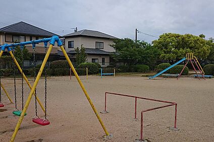 岩畠児童公園 900m(徒歩13分)