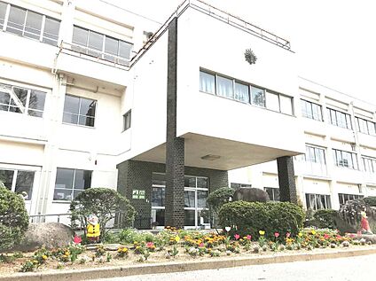 新川小学校 850m