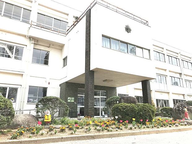 新川小学校(約850m)