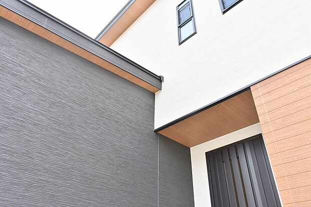 H号地 モデルハウス
玄関