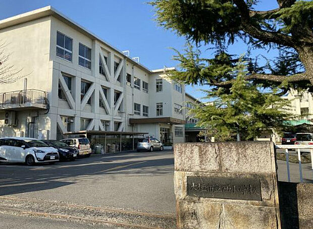 大垣市立西小学校(約1,366m)