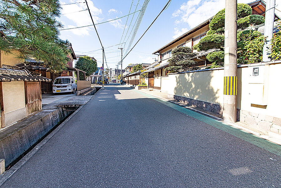 【現地前面道路】