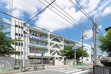 中津小学校 約120ｍ(徒歩２分)