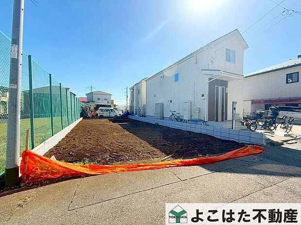 公園や学校が徒歩圏内にありながらも、周辺は閑静な住宅街。安心して子育てできる落ち着いた環境が整っています。