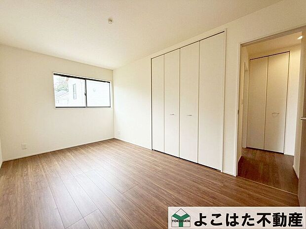 子ども部屋にもぴったりな明るいお部屋です。