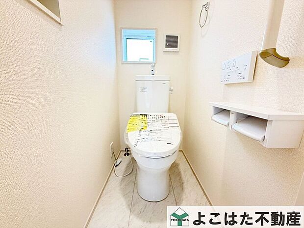 シンプルで機能的、毎日の使いやすさを考えたトイレです。2カ所あることで、朝の忙しい時間帯もゆとりがもてます。