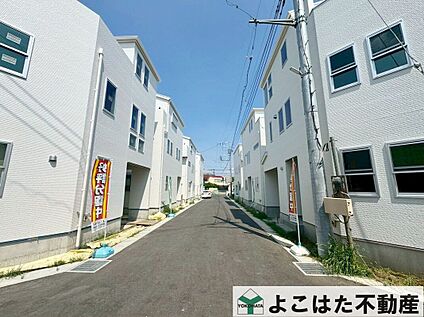 前面道路含む外観