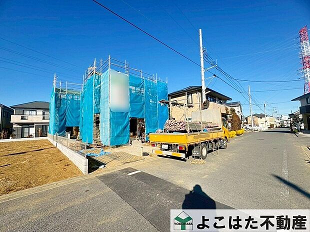 【前面道路含む外観】全面道路約6ｍの開放感！ゆとりある住まいづくりが叶います。