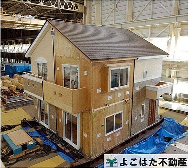 【構造】異なる4種類の大地震（阪神大震災・新潟県中越地震・ロサンゼルス地震・想定関東地震）で続けて揺らしても、倒壊はおろか損傷もしない耐震性能がある事が確認された。