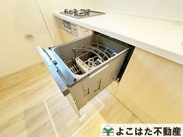【その他設備】ビルトインタイプの食洗機を標準装備。手荒れの心配も無く、洗い物に時間を取られない分、ご家族で過ごす時間が増やせます。