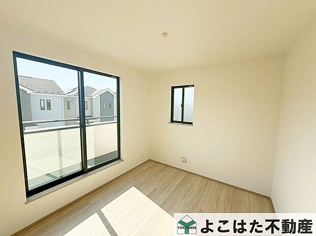 【子供部屋】子ども部屋にもぴったりな明るいお部屋です。