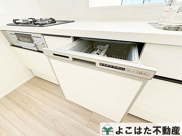 【その他設備】ビルトインタイプの食洗機を標準装備。手荒れの心配も無く、洗い物に時間を取られない分、ご家族で過ごす時間が増やせます。