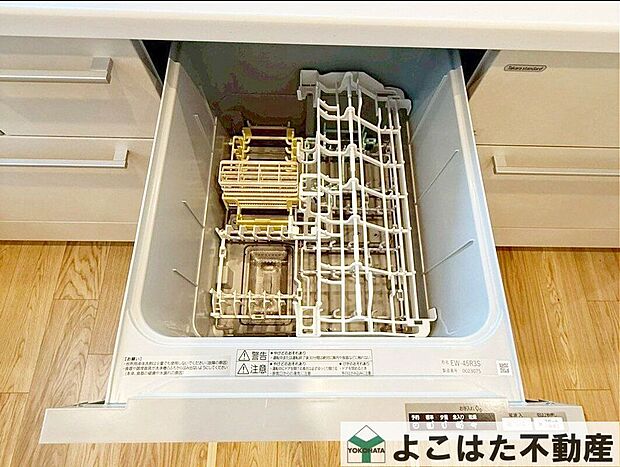 【その他設備】ビルトインタイプの食洗機を標準装備。手荒れの心配も無く、洗い物に時間を取られない分、ご家族で過ごす時間が増やせます。