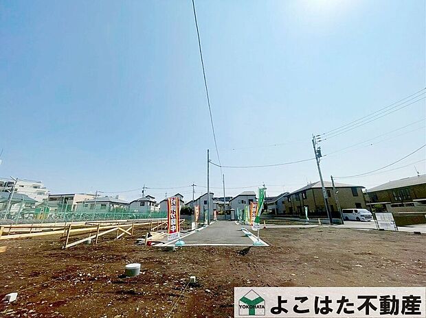 【外観】シンプルで落ち着いた色調の外観は、周辺の街並みとも溶け込み、時が経っても色あせることなく居住者を優しく迎え入れてくれます。