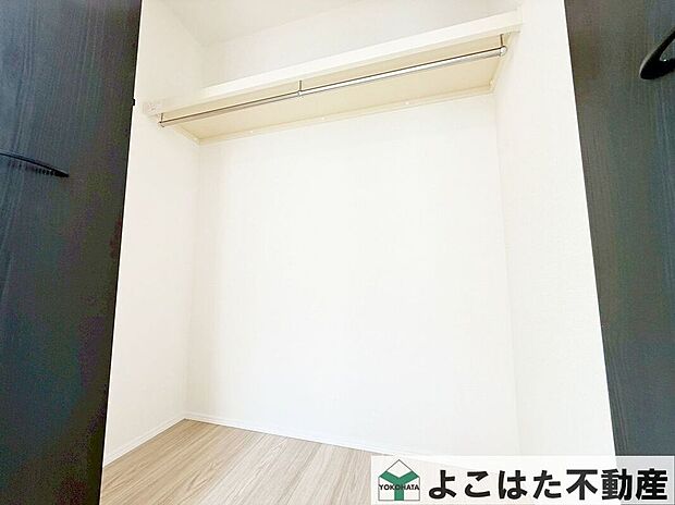 【収納】室内とフラットで荷物が出し入れしやすい収納スペース。