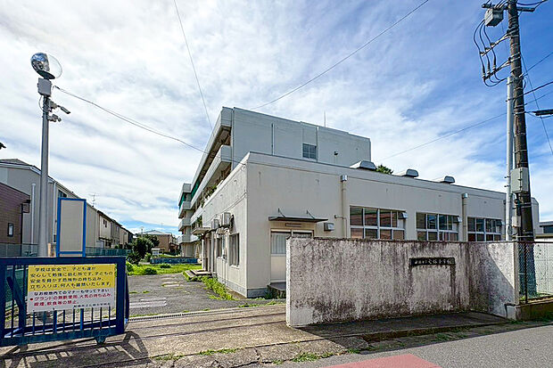 七林小学校（約587m）