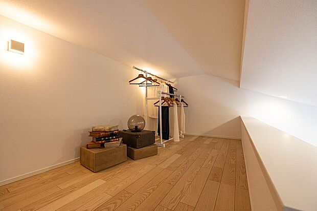 リビングに4帖の大容量の収納を確保!お子様が出来て、収納にお困りの方必見です。是非、現地をご体感下さい。