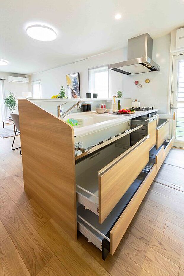 【システムキッチンは家事軽減の食洗器や抜群の収納力】※photo：施工例image