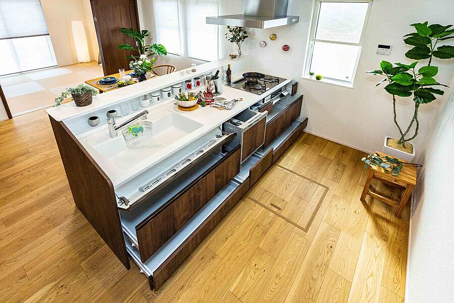 システムキッチンは家事軽減の食洗器や抜群の収納力を誇ります