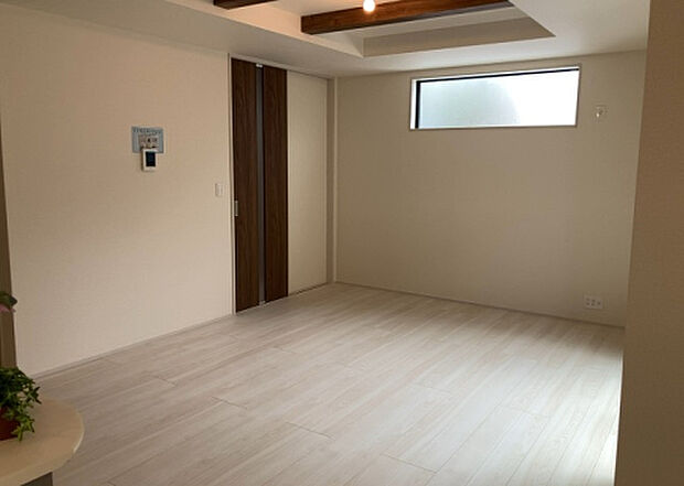 リビングの間取りの種類は大きくわけてリビングとダイニングが別になっているタイプ、リビングダイニング一体型です。どちらも一長一短ですので、家を選ぶ時はその両面をチェックして決めるようにしましょう。