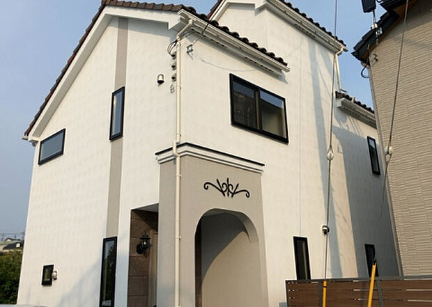 ついに完成致しました!現地をご見学に行く際は、道路の幅や周辺の交通量、施設などをご確認頂くことをおすすめします!物件の流れが早いため、内見をしたい方はお早めに当社営業までお問い合わせ頂きご予約下さい!