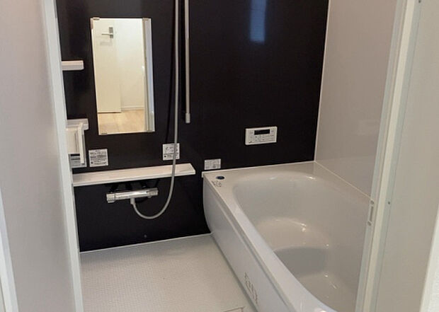 入浴時の快適さも大事なことですが、綺麗な状態を維持できなければ気持ちよく入浴できません。毎日の掃除が楽という点は大事なポイントになります!カビが生えにくく掃除がしやすい、壁や浴槽を選ぶといいでしょう。