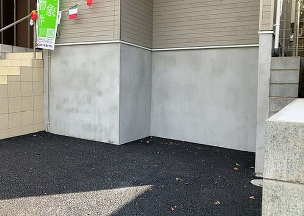 木造住宅とは土台、壁、柱など建築物の強度を支える構造体の材に木が使用されている構造を指します。構造体は建物の自重を支えるだけではなく風圧や水圧、積裁荷重などあらゆる衝撃に耐えるための基礎です。