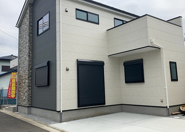 ついに完成致しました！現地をご見学に行く際は、道路の幅や周辺の交通量、施設などをご確認頂くことをおすすめします！物件の流れが早いため、内見をしたい方はお早めに当社営業までお問い合わせ頂きご予約下さい！