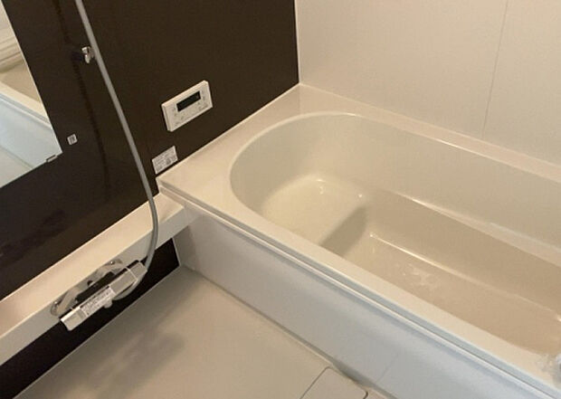 入浴時の快適さも大事なことですが、綺麗な状態を維持できなければ気持ちよく入浴できません。毎日の掃除が楽という点は大事なポイントになります！カビが生えにくく掃除がしやすい、壁や浴槽を選ぶといいでしょう。