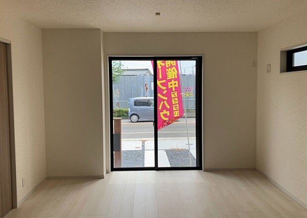 リビングの間取りの種類は大きくわけてリビングとダイニングが別になっているタイプ、リビングダイニング一体型です。どちらも一長一短ですので、家を選ぶ時はその両面をチェックして決めるようにしましょう。