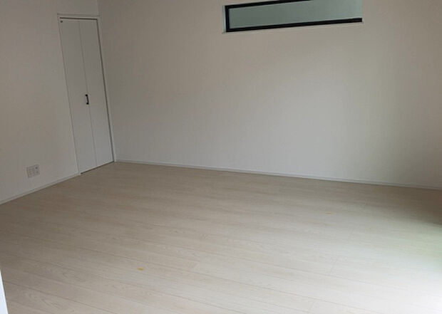 リビングの間取りの種類は大きくわけてリビングとダイニングが別になっているタイプ、リビングダイニング一体型です。どちらも一長一短ですので、家を選ぶ時はその両面をチェックして決めるようにしましょう。