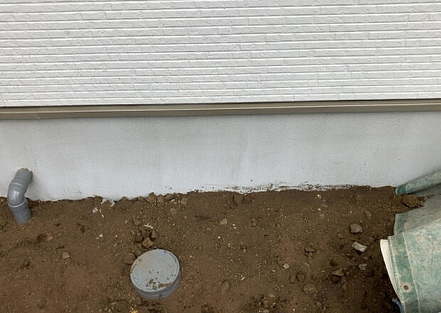 木造住宅とは土台、壁、柱など建築物の強度を支える構造体の材に木が使用されている構造を指します。構造体は建物の自重を支えるだけではなく風圧や水圧、積裁荷重などあらゆる衝撃に耐えるための基礎です。