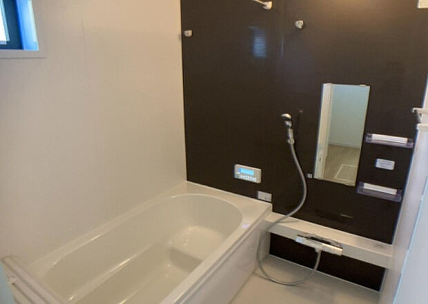 入浴時の快適さも大事なことですが、綺麗な状態を維持できなければ気持ちよく入浴できません。毎日の掃除が楽という点は大事なポイントになります!カビが生えにくく掃除がしやすい、壁や浴槽を選ぶといいでしょう。