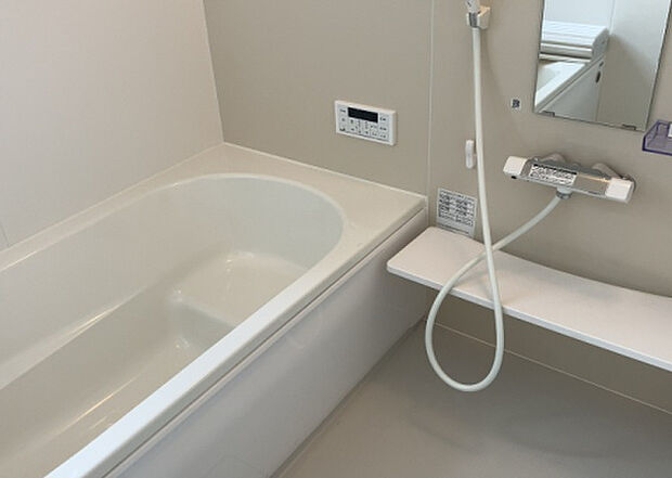 入浴時の快適さも大事なことですが、綺麗な状態を維持できなければ気持ちよく入浴できません。毎日の掃除が楽という点は大事なポイントになります!カビが生えにくく掃除がしやすい、壁や浴槽を選ぶといいでしょう。