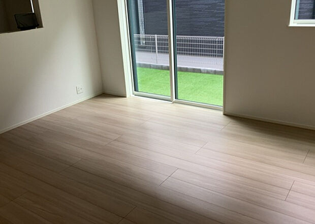 リビングの間取りの種類は大きくわけてリビングとダイニングが別になっているタイプ、リビングダイニング一体型です。どちらも一長一短ですので、家を選ぶ時はその両面をチェックして決めるようにしましょう。