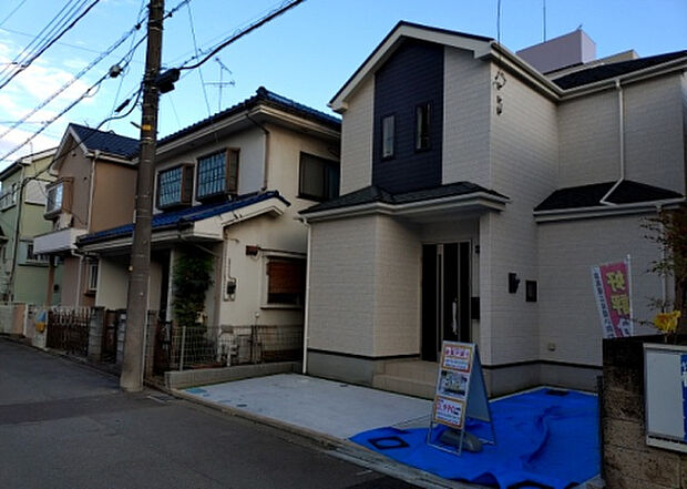 住宅用の土地では前面道路に2m以上接していなければならないと法律で定められています。しかし、お持ちの車のサイズやライフスタイルなどにより、2mでは利便が悪い場合もございますので、事前に確認しましょう。