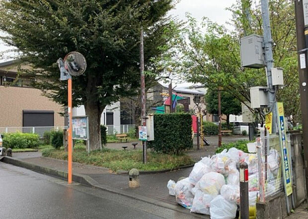 桜や紅葉の名所に出かける人は多いと思いますが、家にいながら季節の移ろいを感じる生活を送りませんか?リビングや窓から見える景色が生活を彩るワンポイントに!現地から見える景色を堪能してみては如何でしょう。