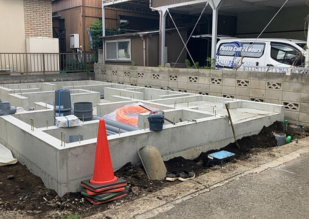 現地をご見学に行く際は、道路の幅や周辺の交通量、施設などをご確認頂くことをおすすめします!ある程度イメージをつけたいという場合は、同売主の施工事例や完成パースもお見せします。