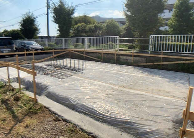 家族でのBBQを行うのであれば3坪程度の広さがあればよいでしょう。ガーデニングや家庭菜園を楽しむ際は、手入れが行き届く範囲にすると安心です。また、庭のある方角や接道が気になる方は事前に確認しましょう。